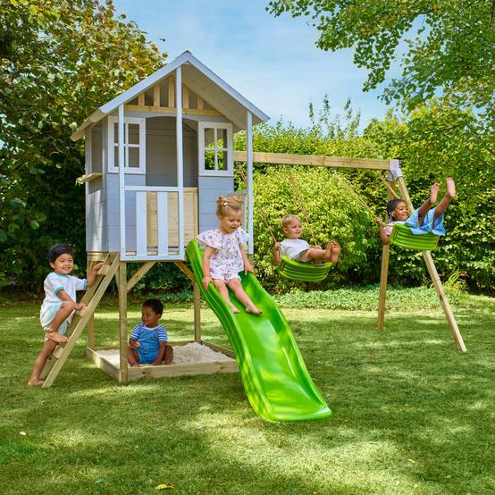 Maisonnette modulable sur pilotis avec balcon, glissière et deux balançoires PERCE-NEIGE en bois FSC® - Image 1