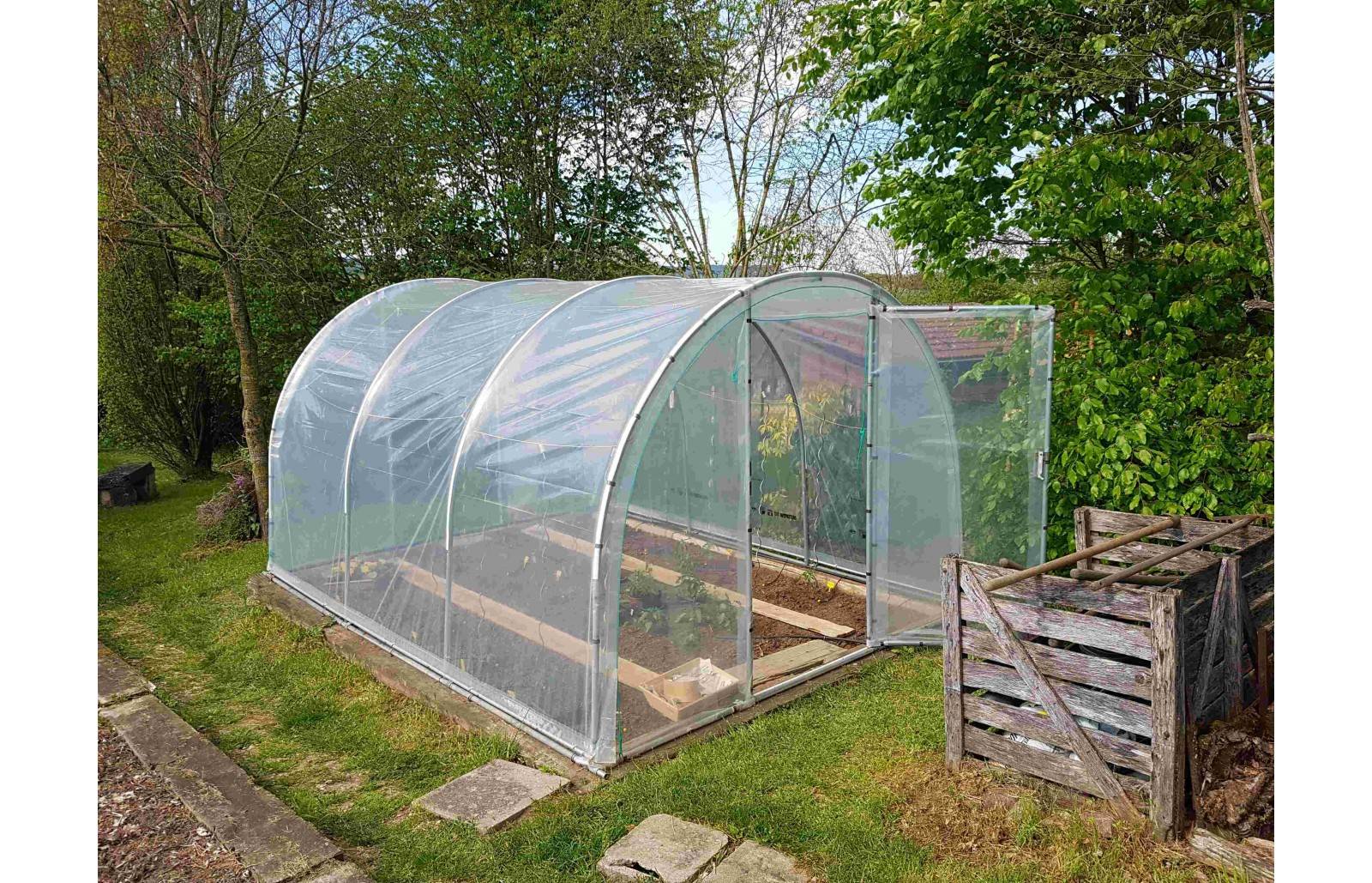 Serre tunnel de jardin - 18m² - 3 x 6 m - pieds arrondis - polyéthylène haute densité - 2 portes pivotantes - LES SERRES TONNEAU - Image 3