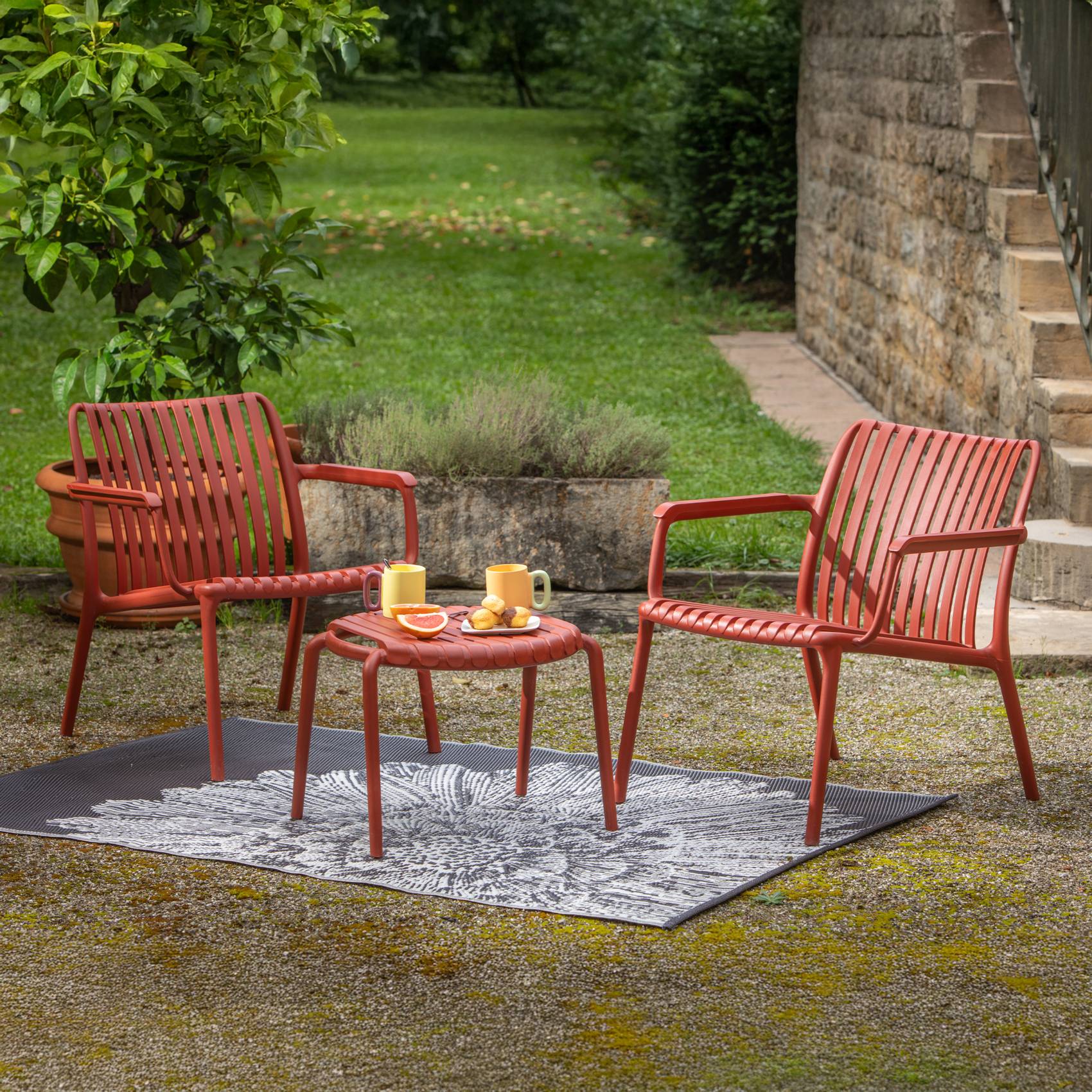 Fauteuil bas de jardin en résine PP 50 % recyclé Joysxee, terracotta - Jardiline - Image 4