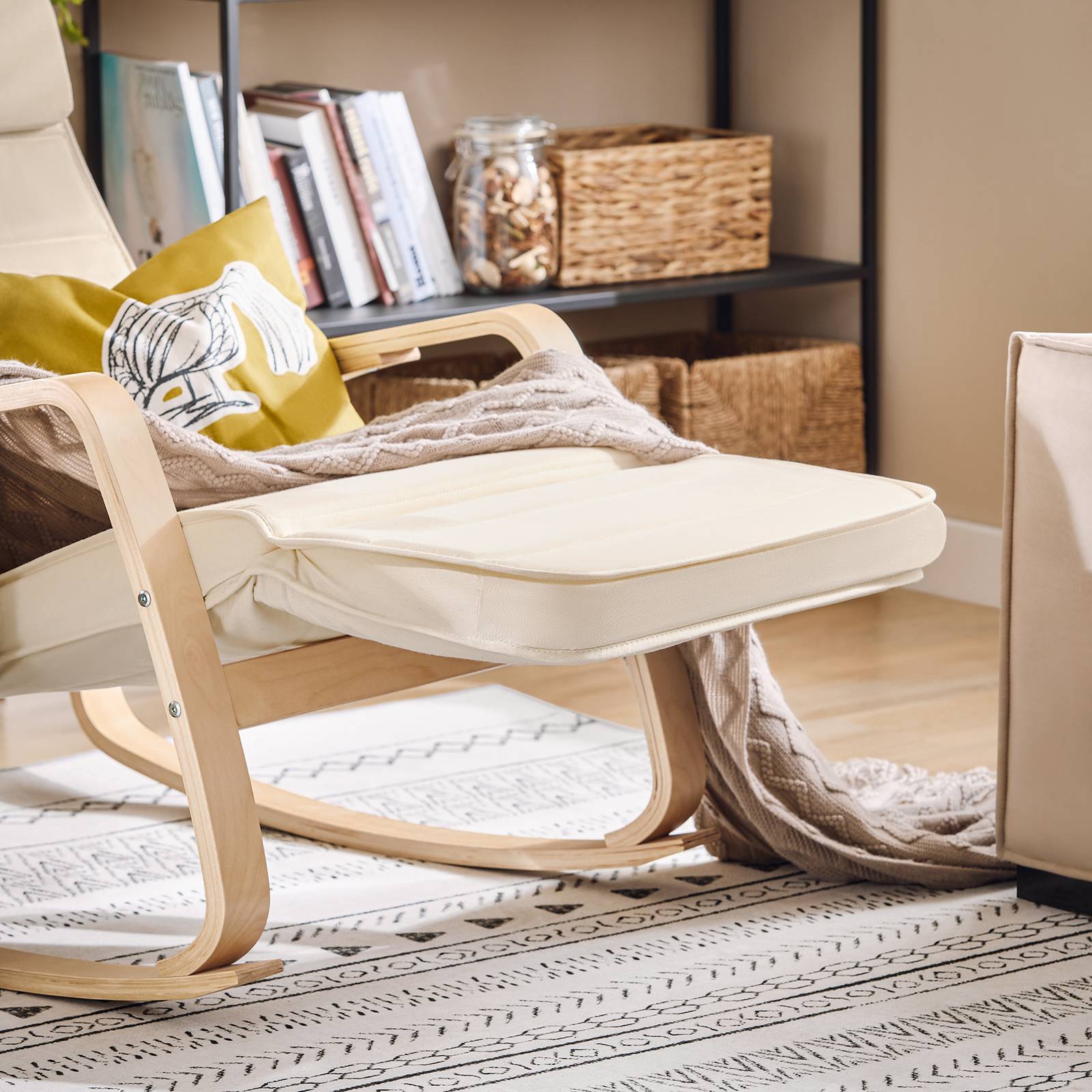 SoBuy Fauteuil à Bascule Relax avec Repose-Pieds et Appui-Tête Réglables, Chaise Berçante Confortable, Couleur Beige, Modèle FST16-W - Image 6