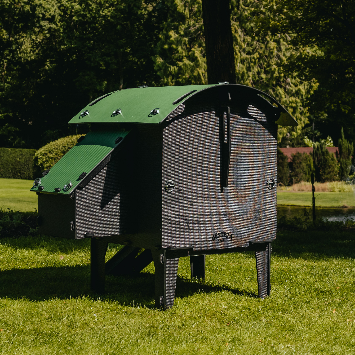 Poulailler Nestera The Lodge Small 3 poules - Plastique recyclé - garanti 25 ans - Image 3