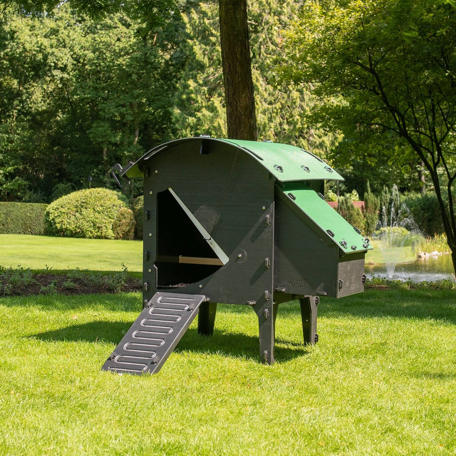 Poulailler Nestera The Lodge Small  3 poules - Plastique recyclé - garanti 25 ans - Image 1