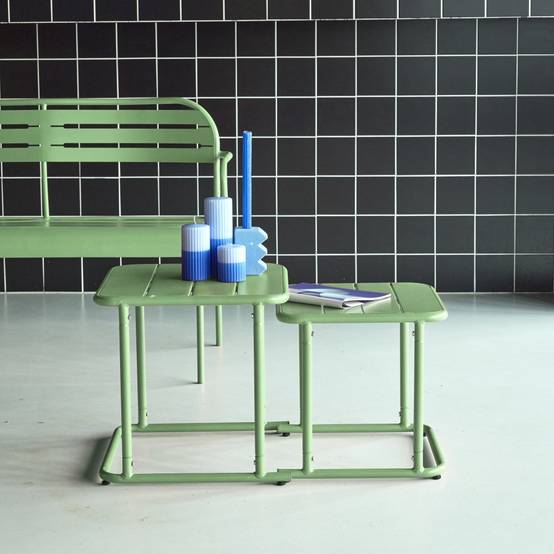 sweeek - Table gigogne extérieure carrée en acier 45cm vert - Amélia | sweeek - Image 1