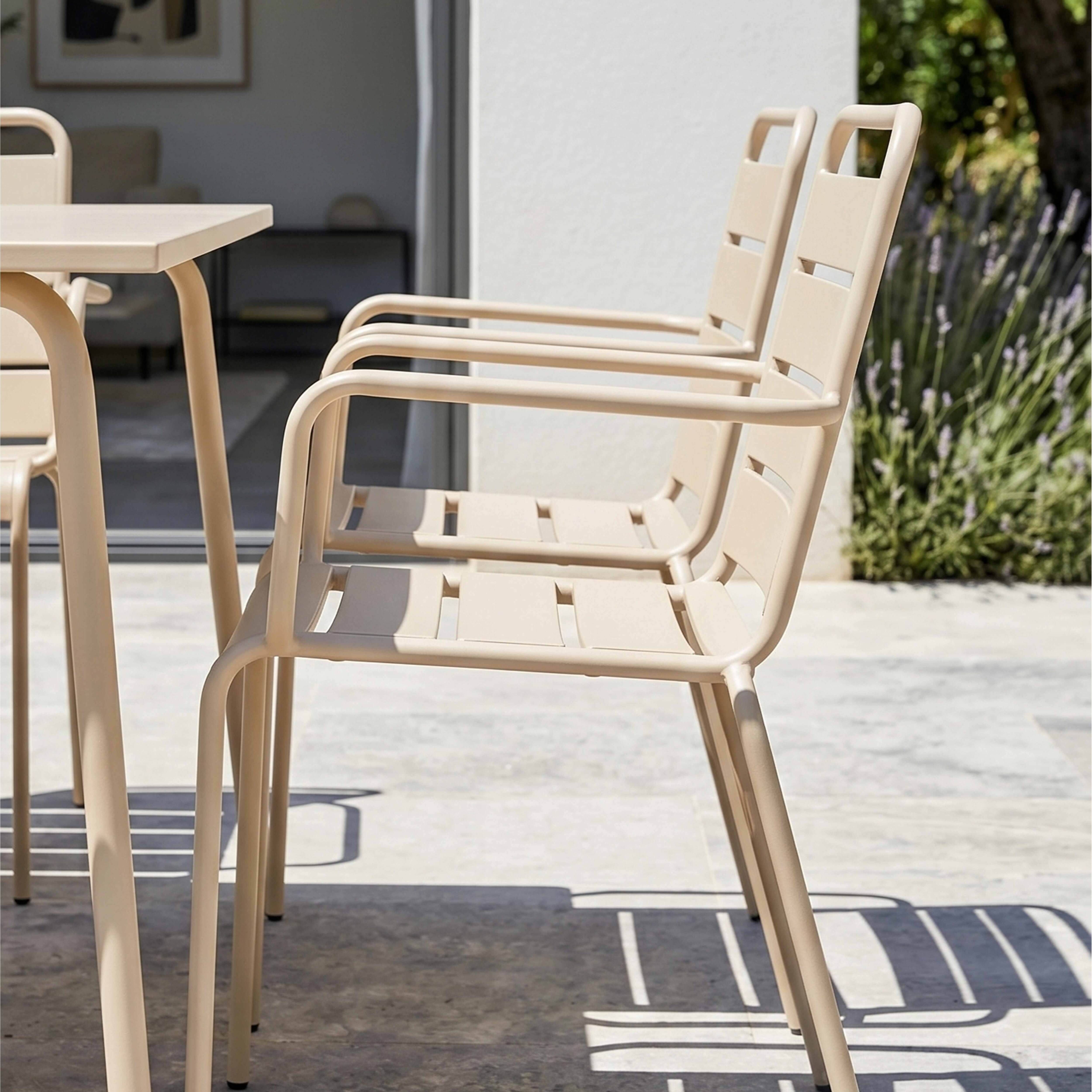 Oviala - Ensemble table de jardin carrée et 8 fauteuils en métal ivoire Palavas - Oviala - Image 4