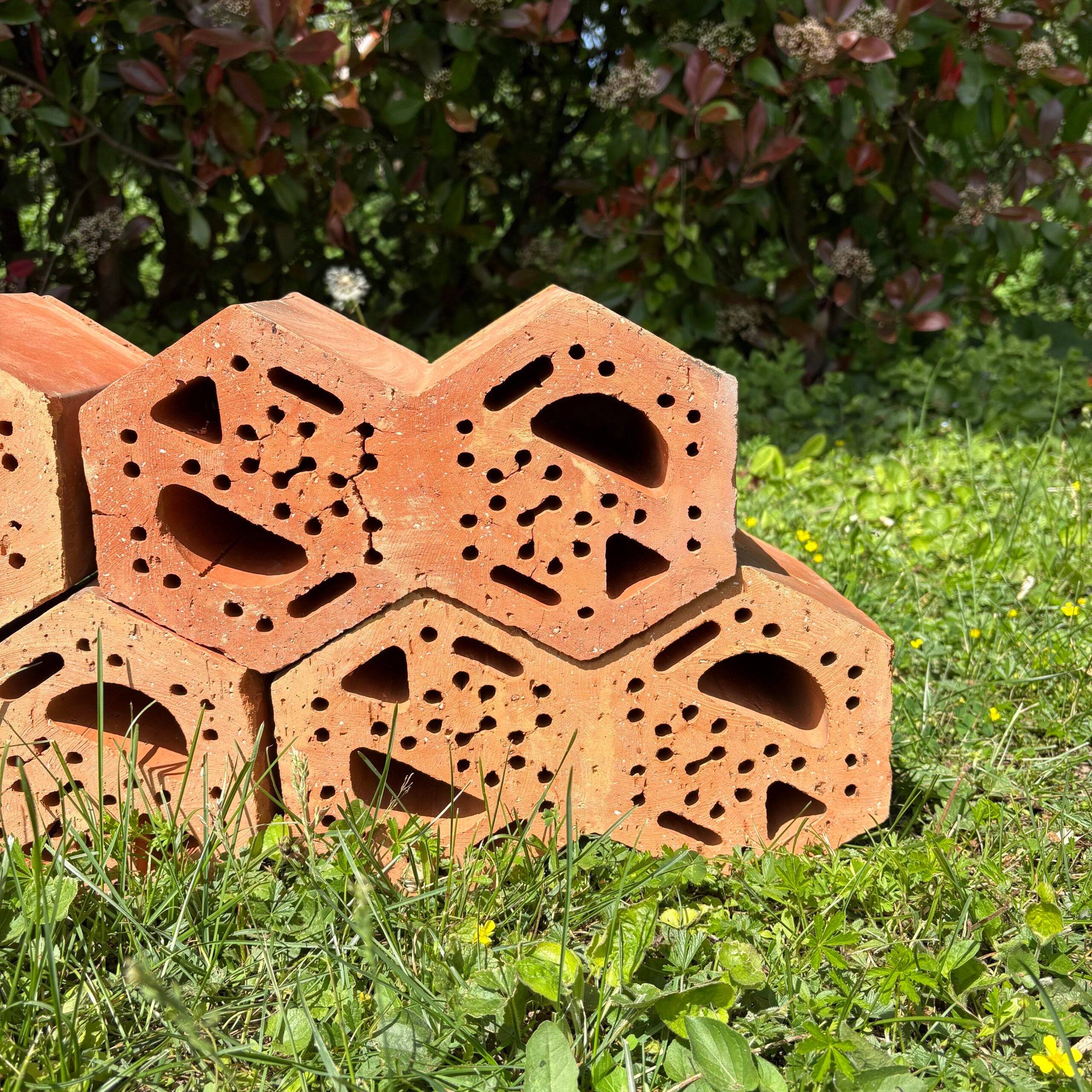 Hotel à insectes en terre cuite LOGE® - Poterie JAMET - Mes Courses En Vrac - Image 1
