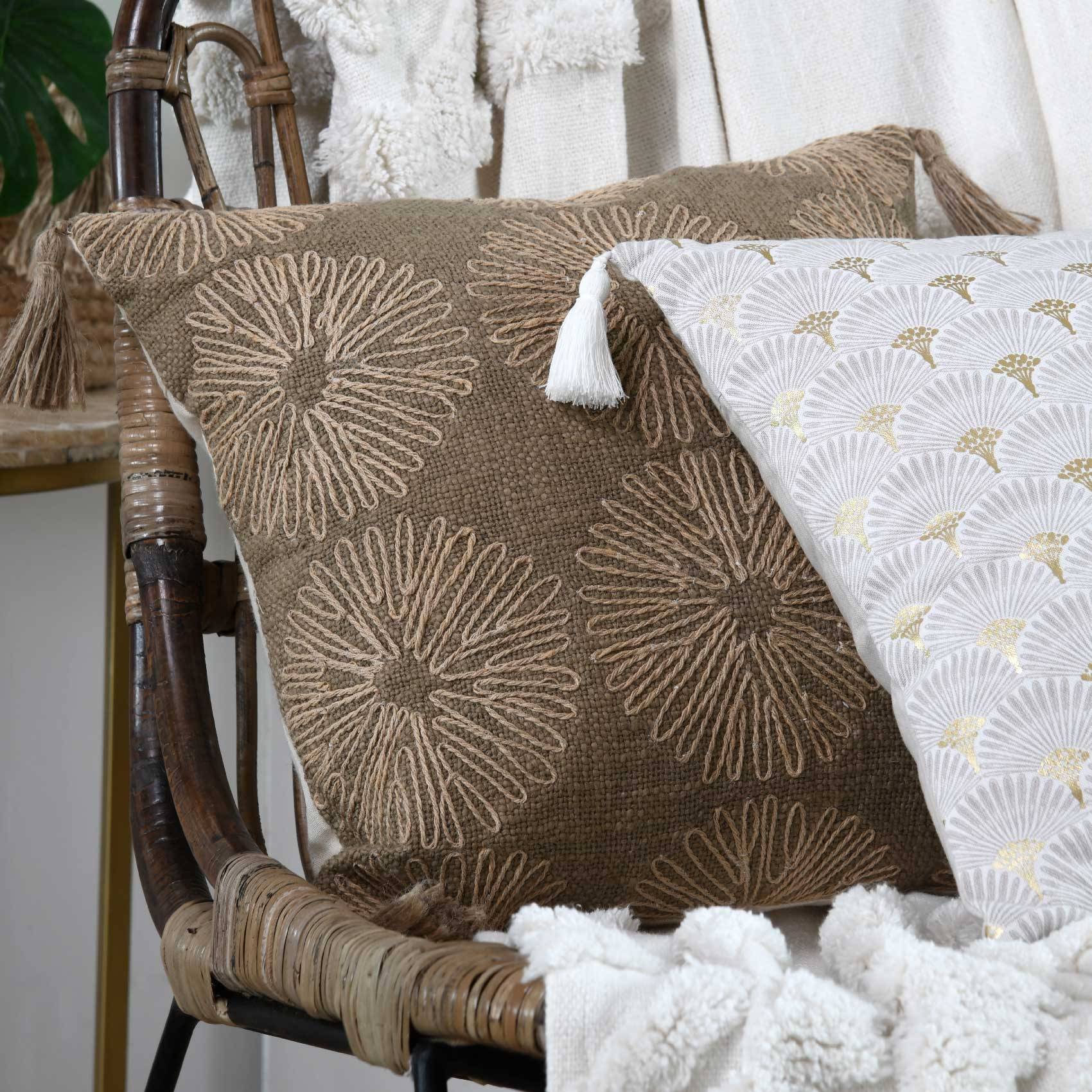 Lovely Casa - Coussin brodé de fleurs en jute - LOVELY CASA - Image 4