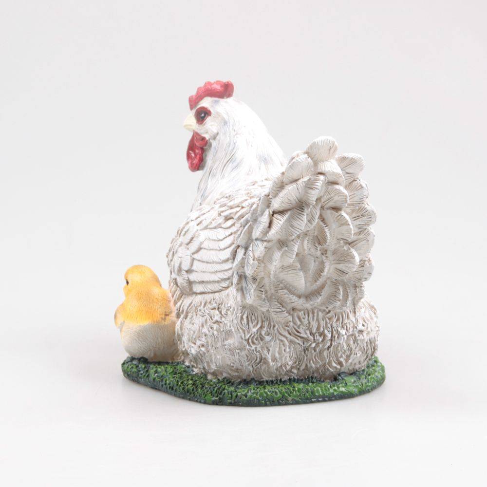 Farmwood Animals - Poule couvant avec poussin en résine 17 x 23 x 19 cm - Image 3
