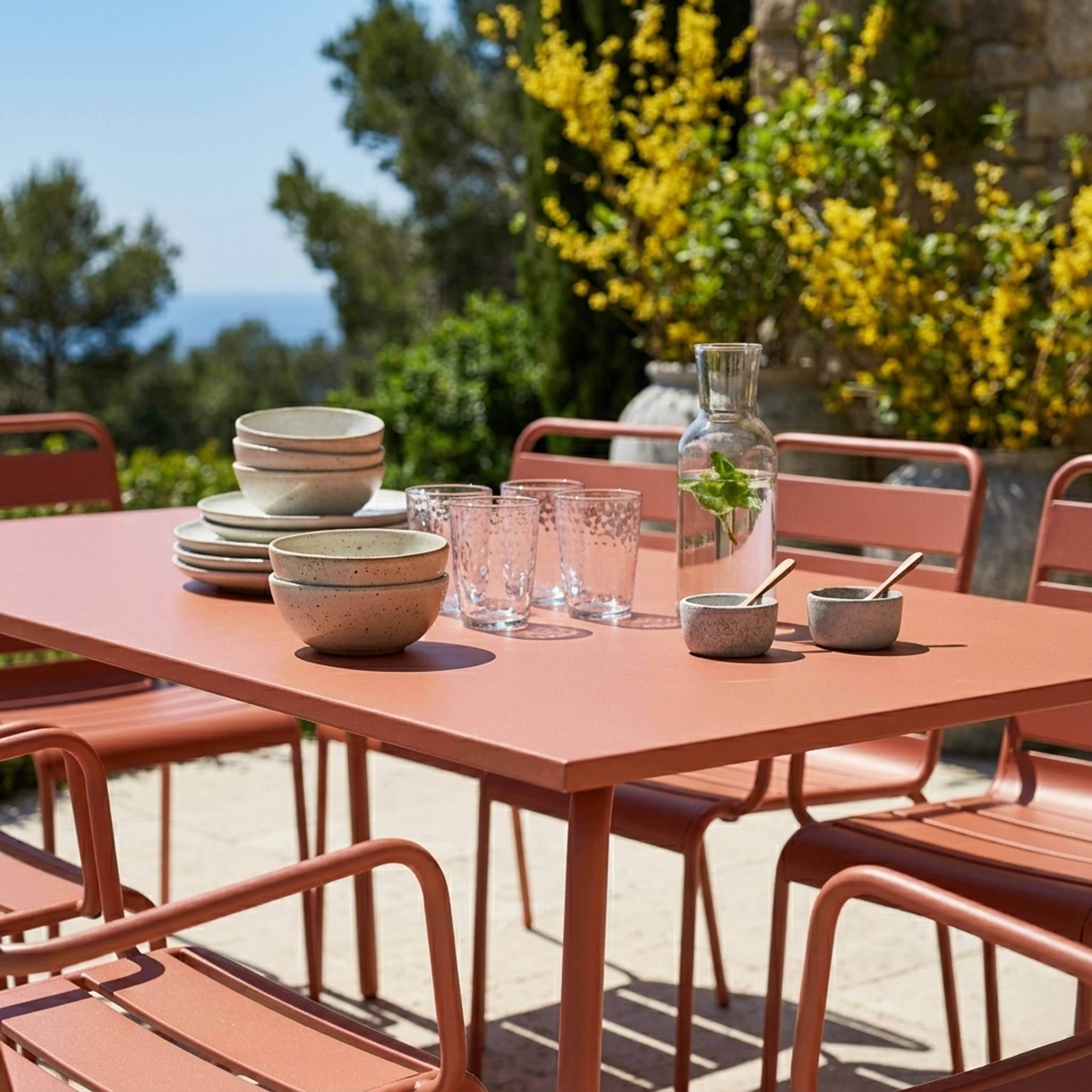 Oviala - Ensemble table de jardin et 8 fauteuils en métal argile Palavas - Oviala - Image 4