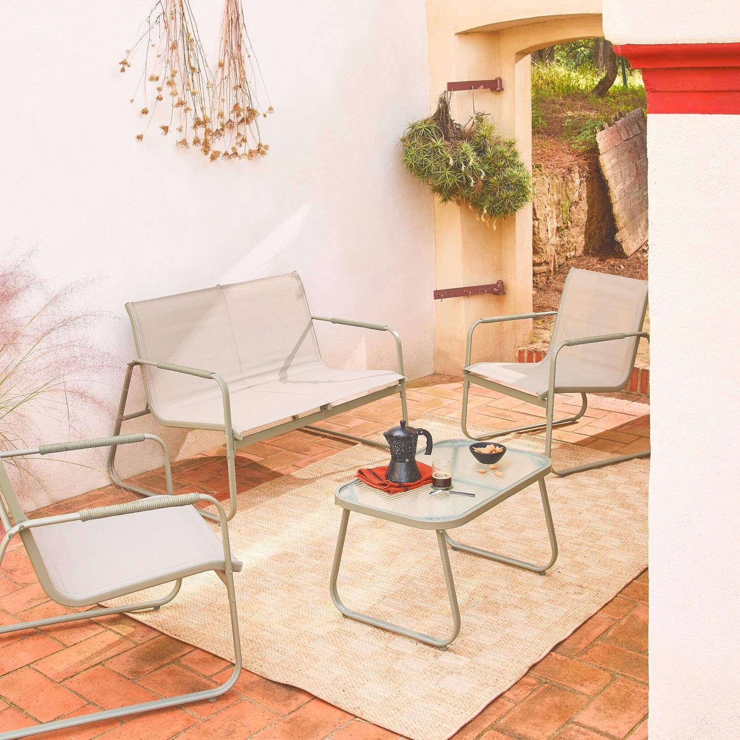 sweeek - Salon de jardin kaki NOTO acier. 4 places. un canapé. une table. deux fauteuils textilene | sweeek