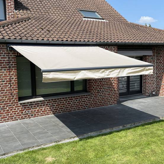 Store banne SAULE 3,5 × 3m avec semi-coffre - Toile beige et structure grise - HAPPY GARDEN - Image 5
