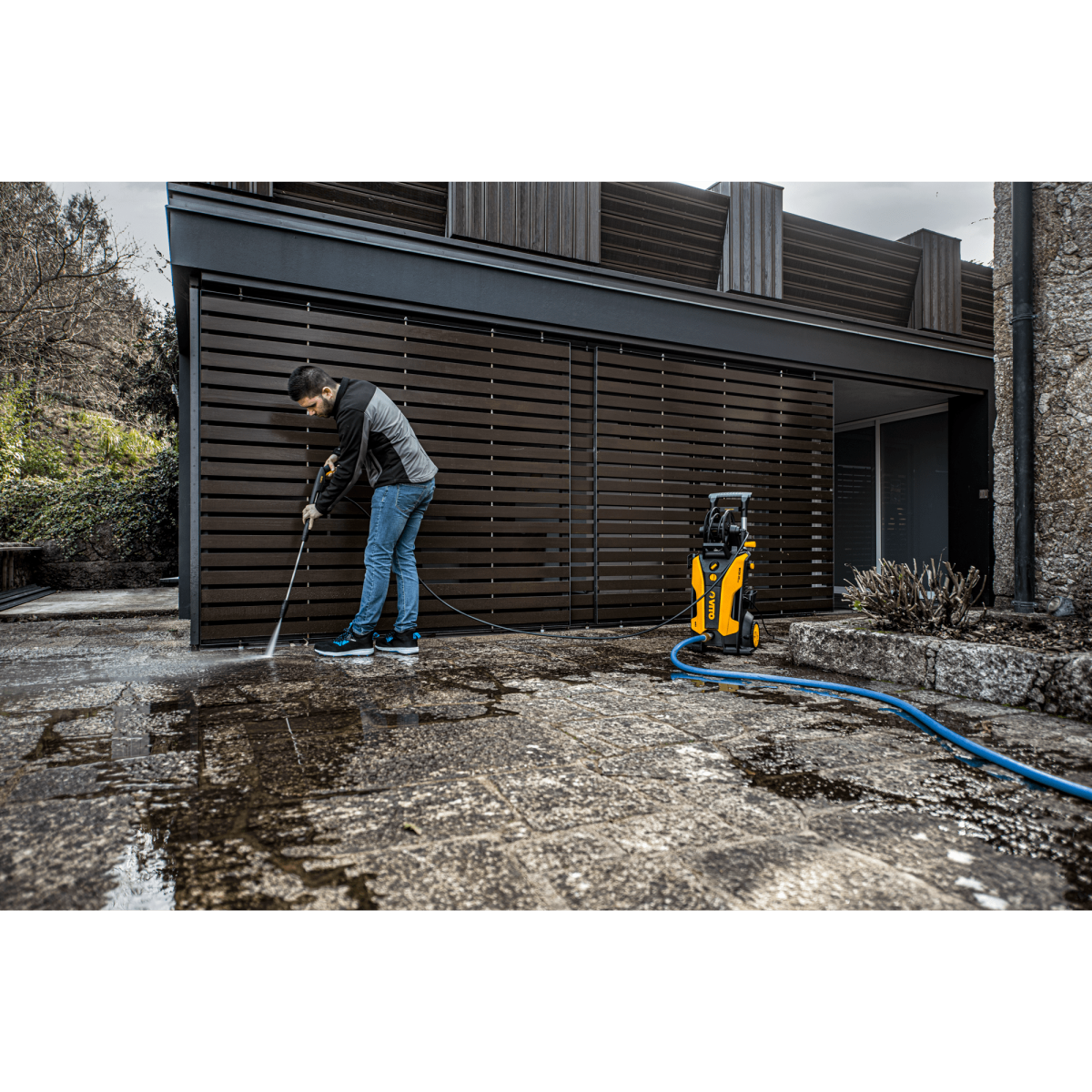 Nettoyeur haute pression 150 bars 2000W Tuyau 5m Lance turbo + 3 Brosses Réservoir détergent intégré VITO - Image 3