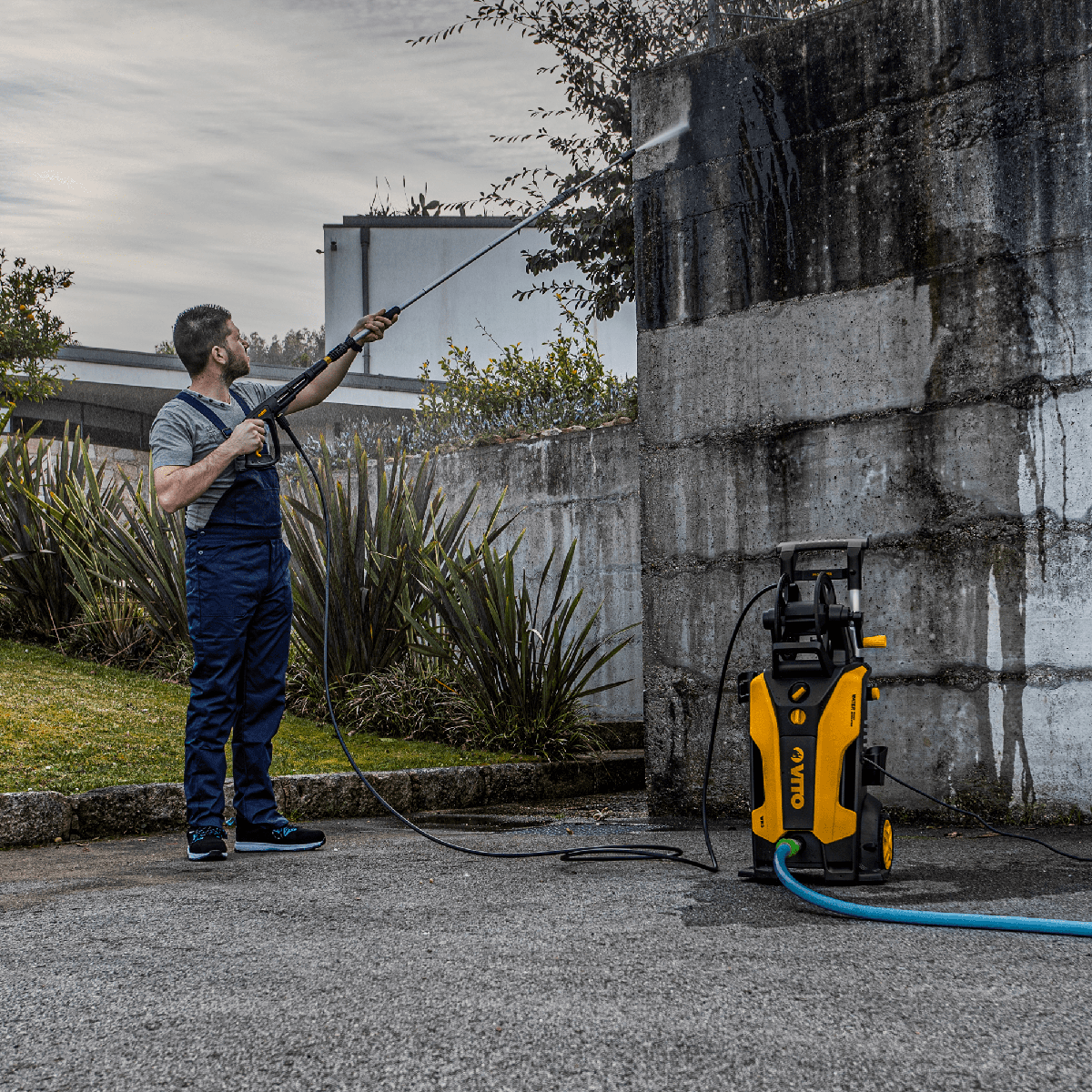 Nettoyeur haute pression 150 bars 2000W Tuyau 5m Lance turbo + 3 Brosses Réservoir détergent intégré VITO - Image 2