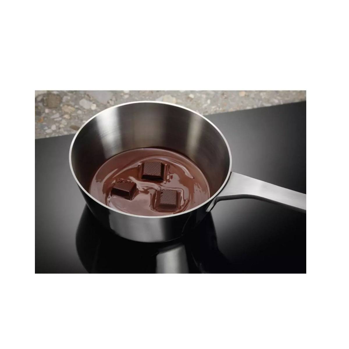Table de cuisson aspirante induction 68cm 4 feux 3700w noir KCC73443 Electrolux - Image 4