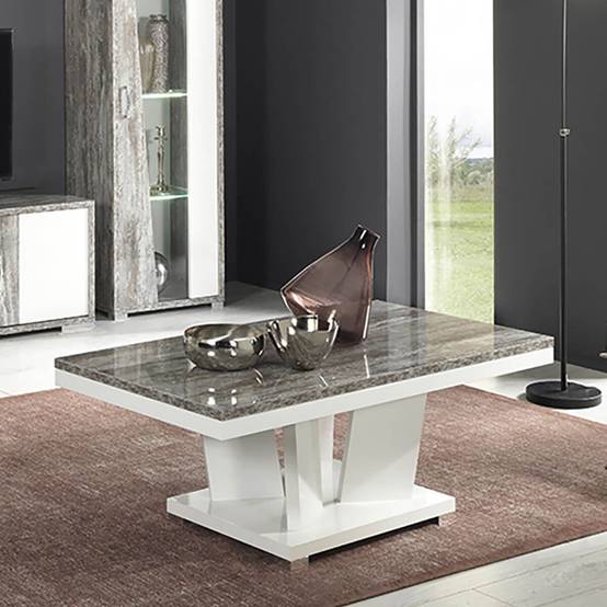 Table basse de style baroque en bois laqué blanc avec marbre noir Table basse de style baroque en bois laqué blanc avec marbre noir