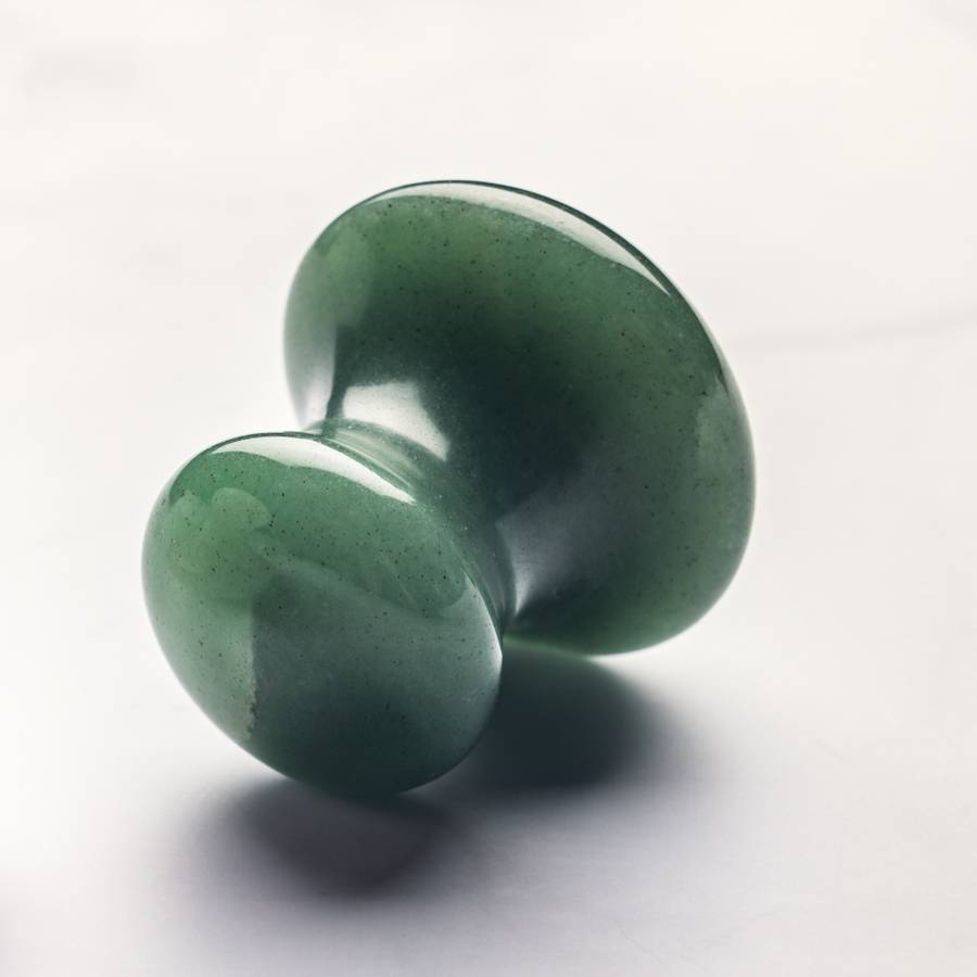 Masseur Visage Pierre de Jade Vert - Guasha Champignon - Anti-Age - Stimule circulation sanguine - Peau saine et Éclatante - Sun&Sia - Image 2