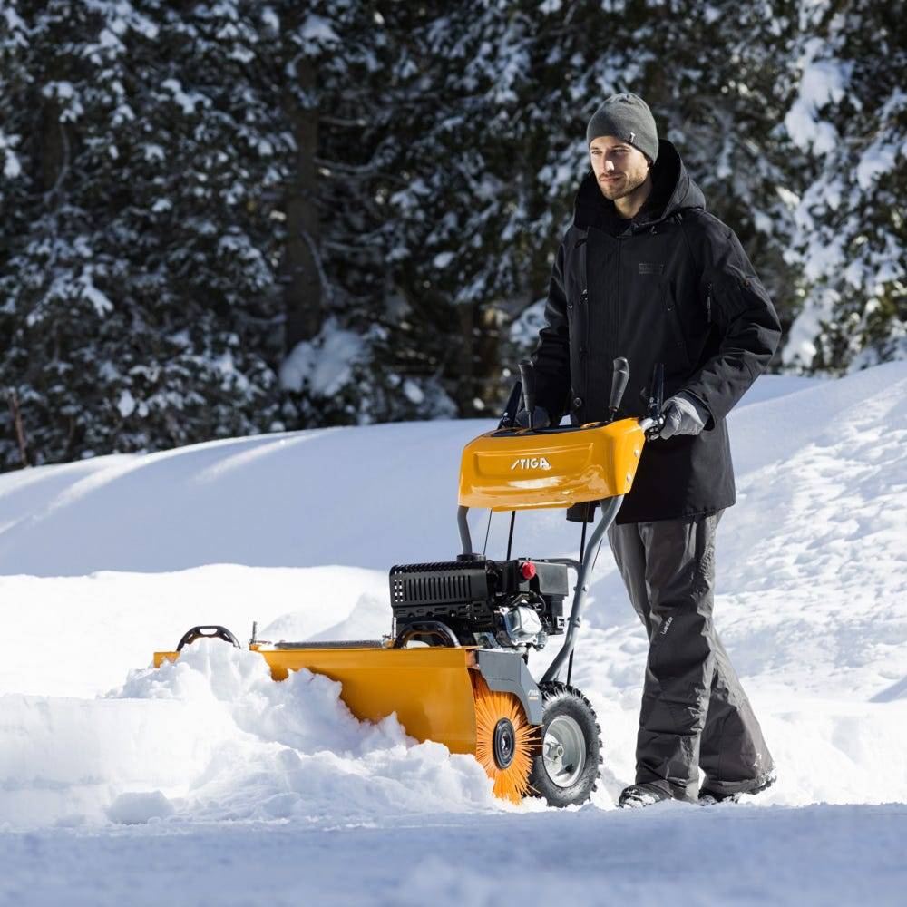 Stiga - Balayeuse thermique SWS 800 G, Moteur essence robuste, Largeur 80 cm, idéale pour grandes surfaces, feuilles et neige - STIGA - Image 5