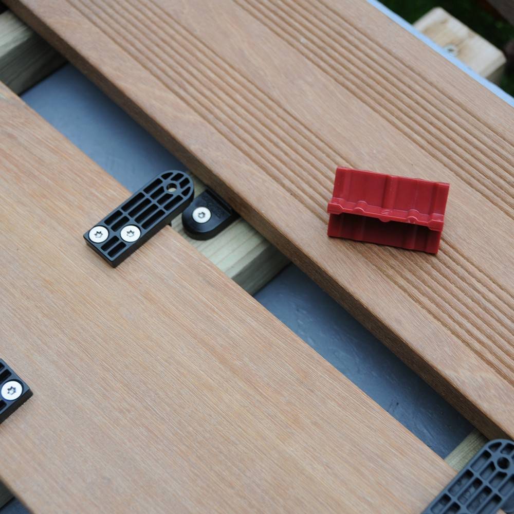Decklinea - Clip Terrasse universelle D-LOCK - 110 clips + Vis + Gabarit de perçage + Espaceur de lames - Lame de Terrasse Bois et Composite - Image 4