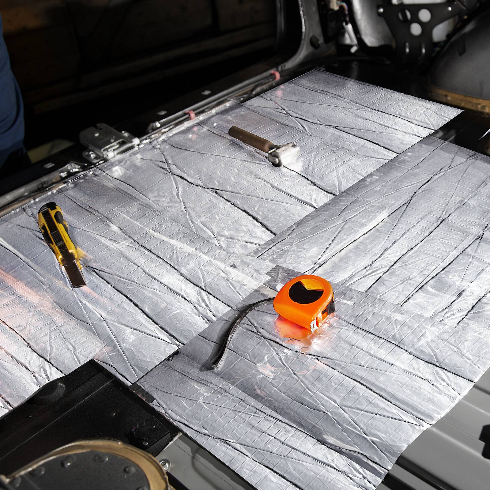 VEVOR Tapis isolation phonique 5,1 mm, 3,3 m², insonorisation voiture. Haute densité. - Image 8