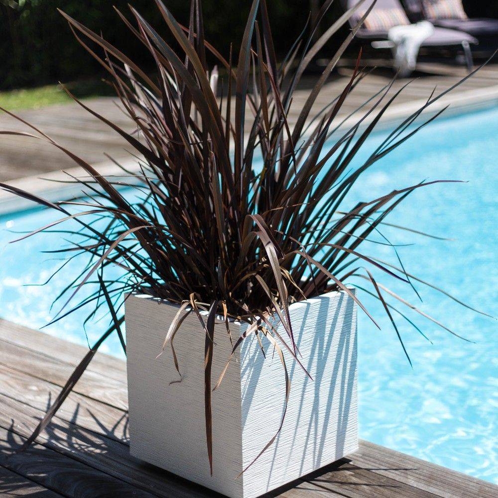 EDA Plastiques - Pot de fleurs carré graphit blanc L39.5 x l39.5 x H43.5 cm - Image 1