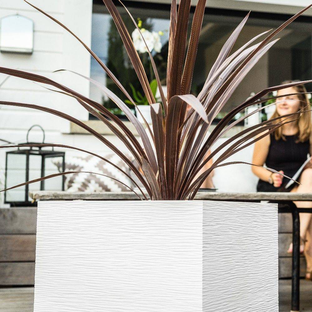 EDA Plastiques - Pot de fleurs carré graphit blanc L39.5 x l39.5 x H43.5 cm - Image 3