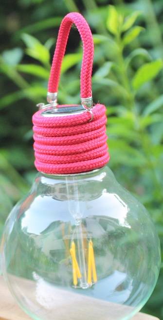 Watt & Home - Ampoule solaire Color Swing Framboise - Ø.11,5 x H.17 cm - Image 2