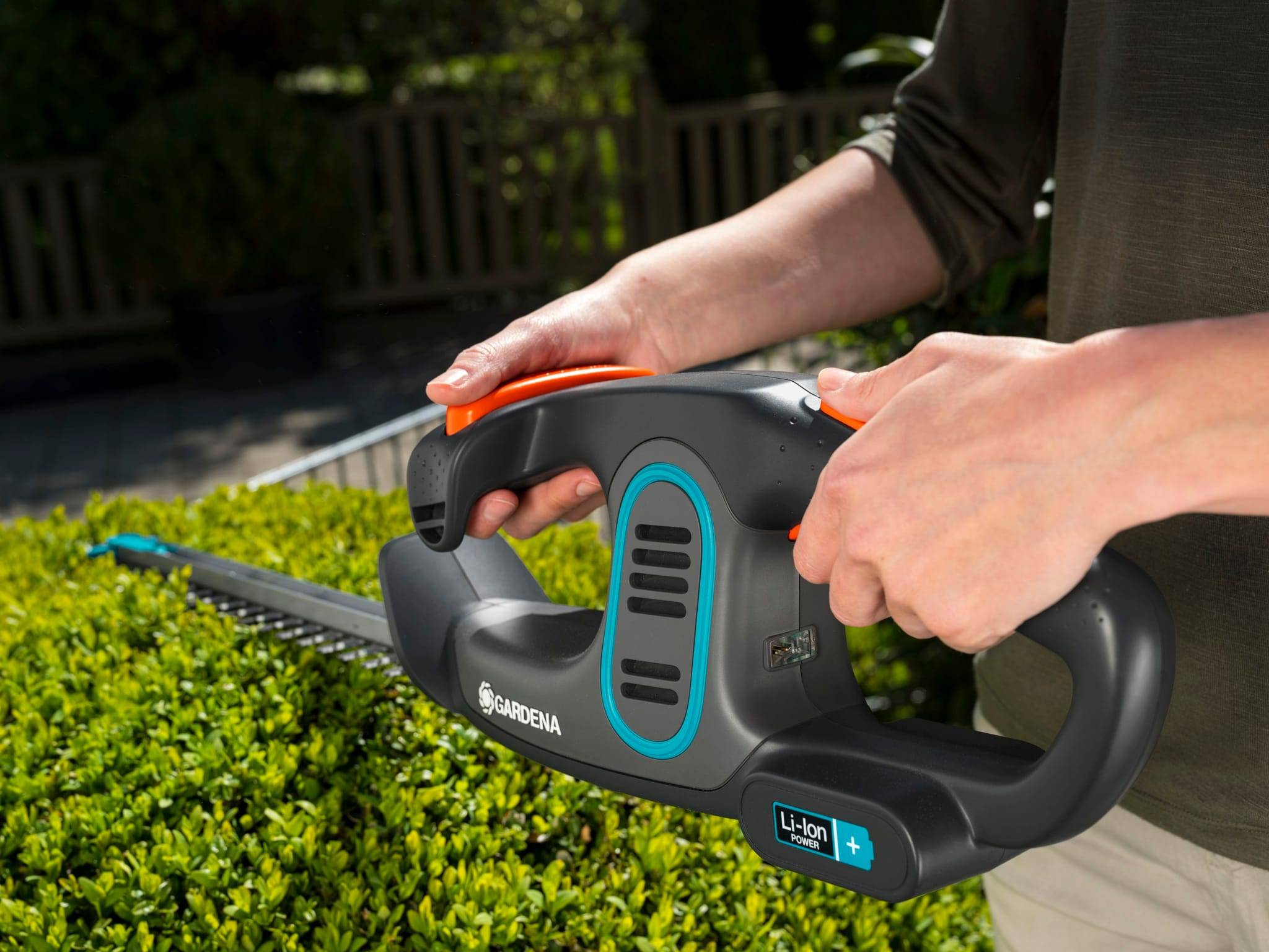 Gardena - Taille-haies élec à batt EasyCut Li-14/40 L.40cm av chargeur/batt - Image 4