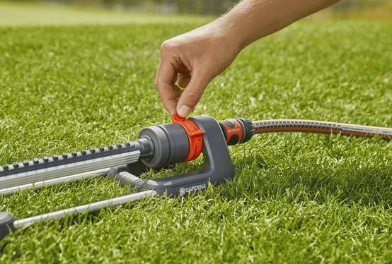 Gardena - Arroseur oscillant Aqua M PVC résistant UV et gel 110-250m² H.8-18 m - Gardena - Image 1