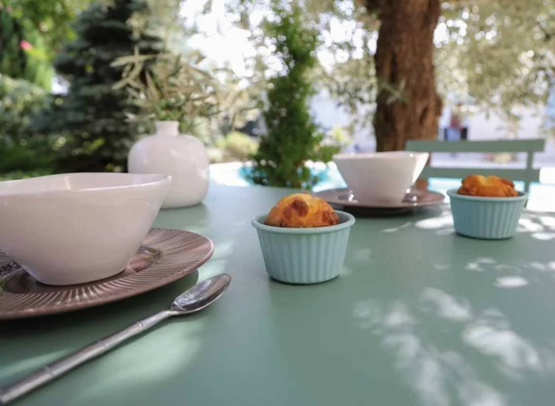 Pro Loisirs - Table de Jardin Acier Amande L.110 x l.70 x H.71 cm - PROLOISIRS - Image 2
