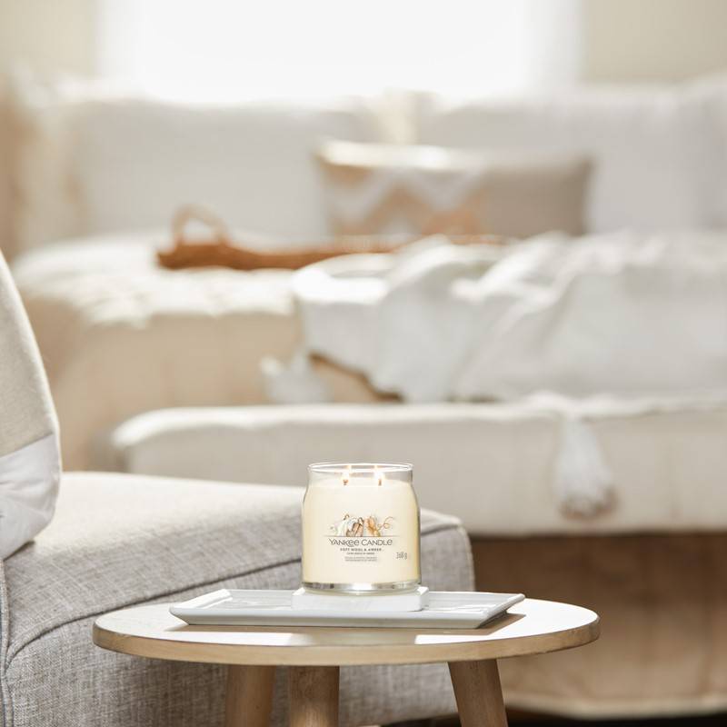 Bougie parfumée type pot moyen en cire crème Ø368 gr - Yankee candle - Image 4