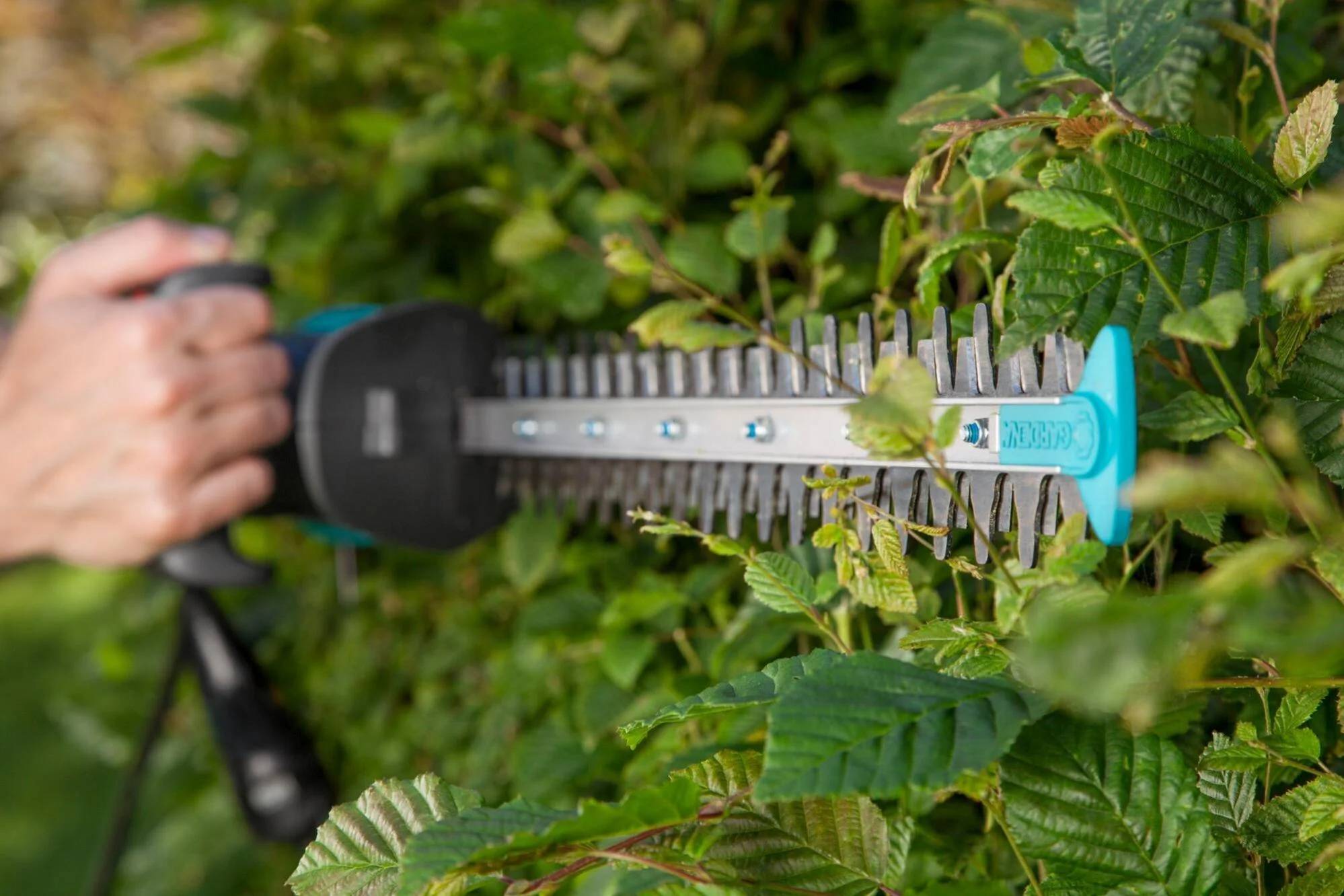 Taille-haies électrique 420 W L 45 cm EasyCut 420/45 GARDENA - Image 2