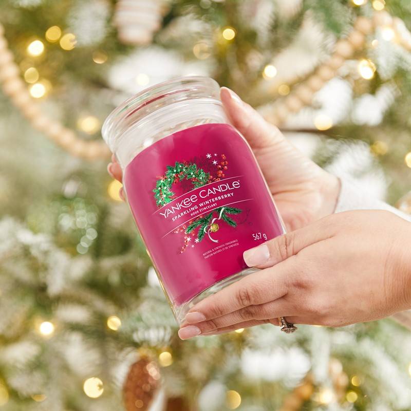 Bougie grand pot en cire soja fuchsia 567 g Pétillant Winterberry - Yankee candle - Image 2
