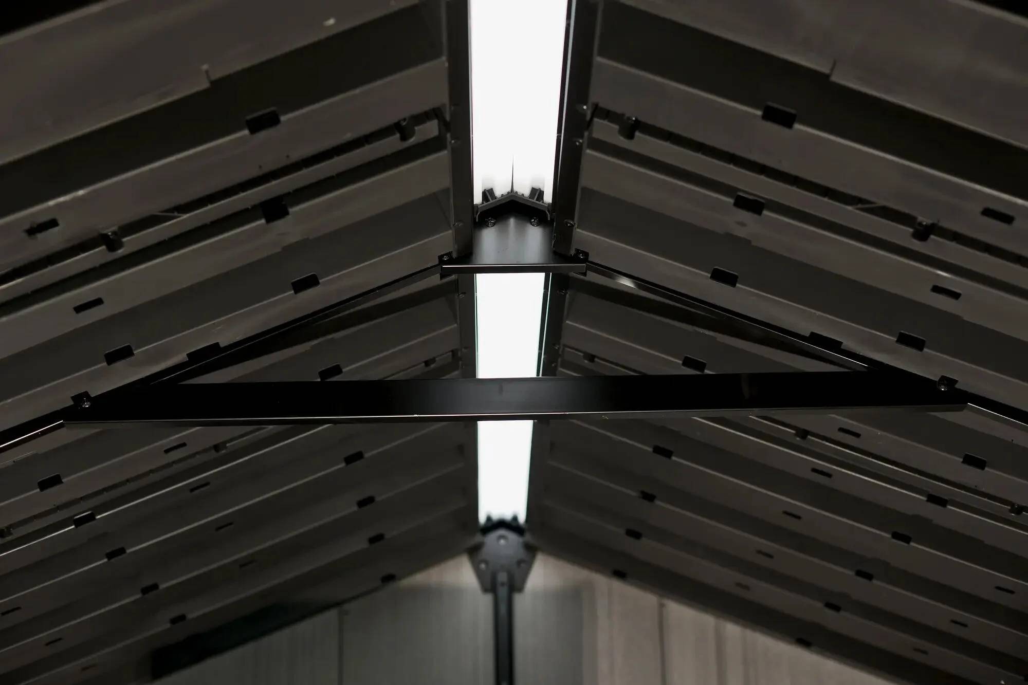 Keter - Abri de jardin résine anthracite avec plancher 8m² Ep.20mm Brossium - Keter - Image 15