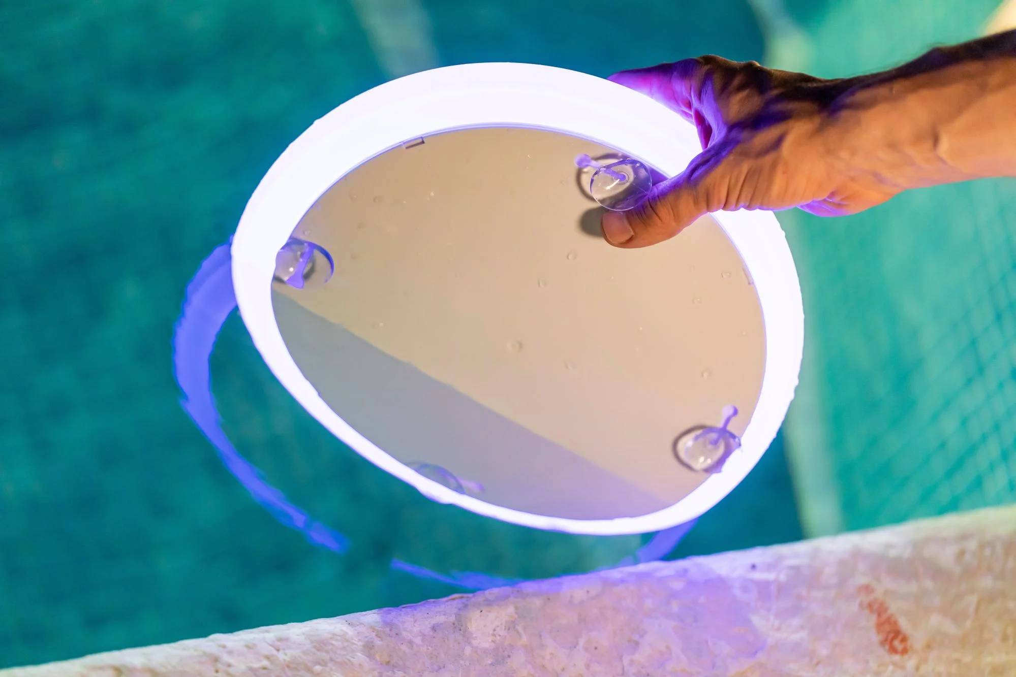 Lampe de piscine solaire IP68 RGB+blanc Papaya30 – NEWGARDEN - Image 2