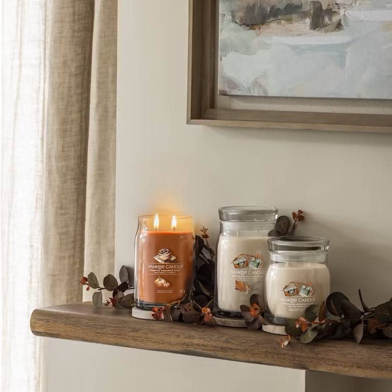 Bougie en pot moyen cire beige Ø368 gr - Yankee candle - Image 1