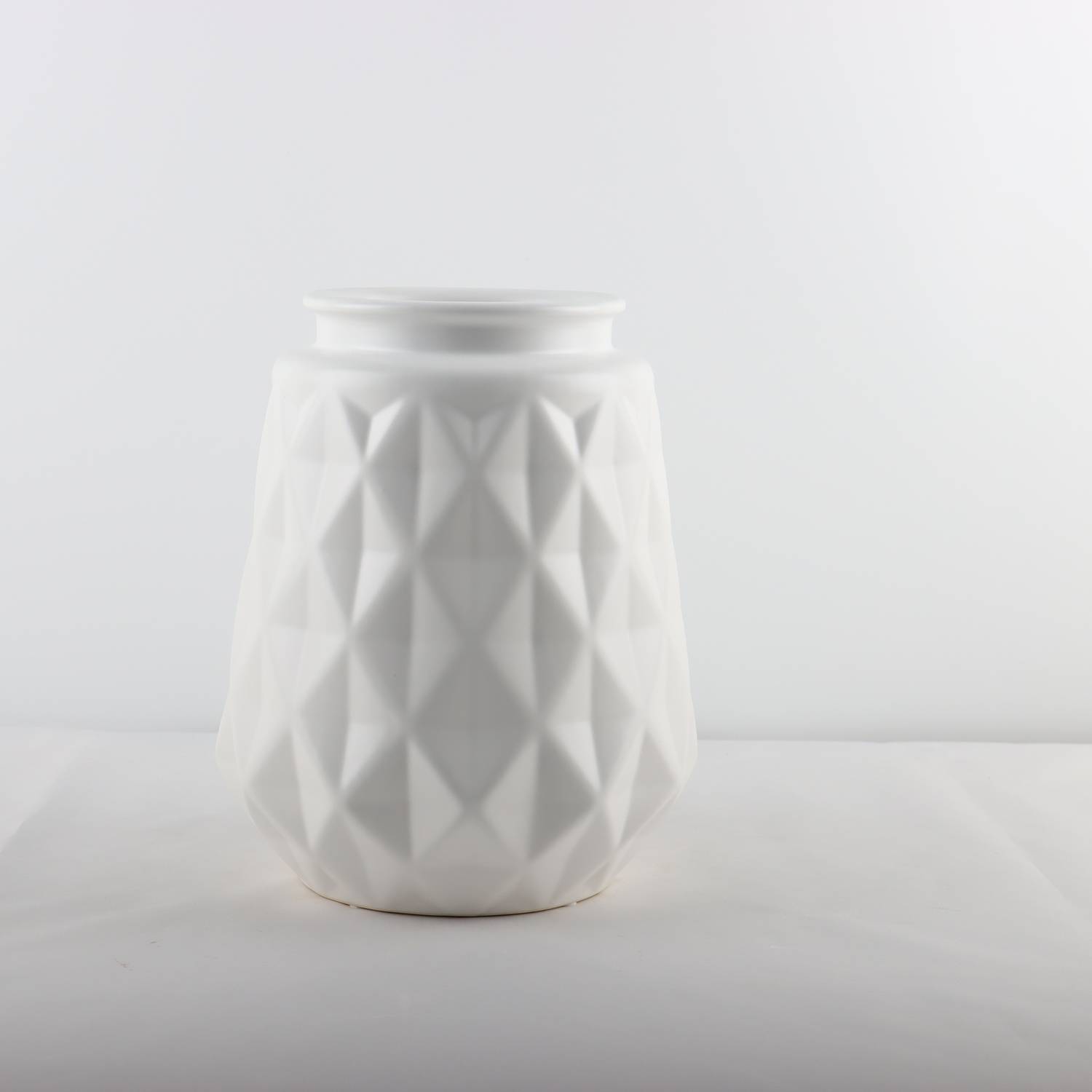 Vase blanc écailles H.28 cm - ECLOZ - Image 1