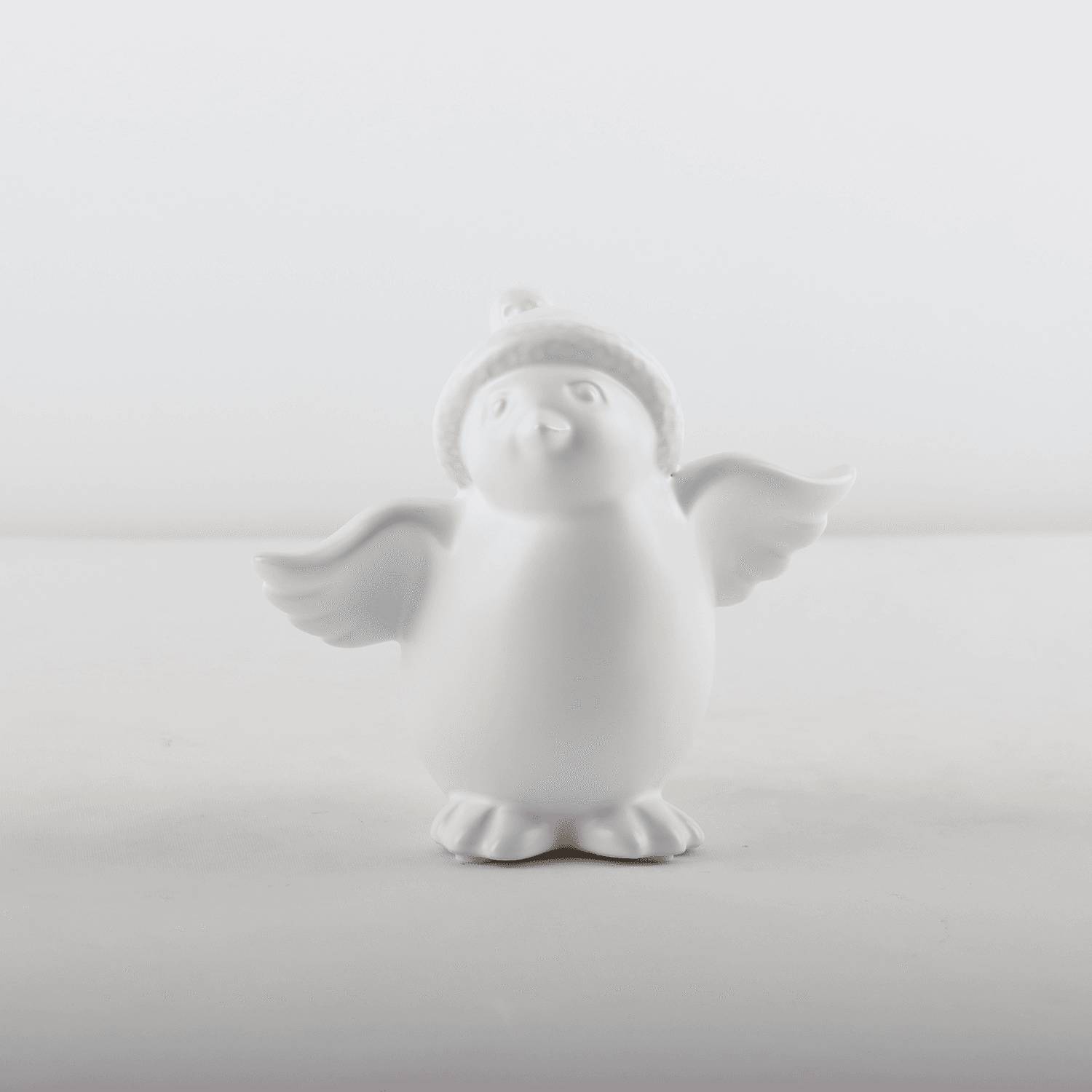 Décoration à poser pingouin à bonnet en céramique blanc - ECLOZ - Image 1