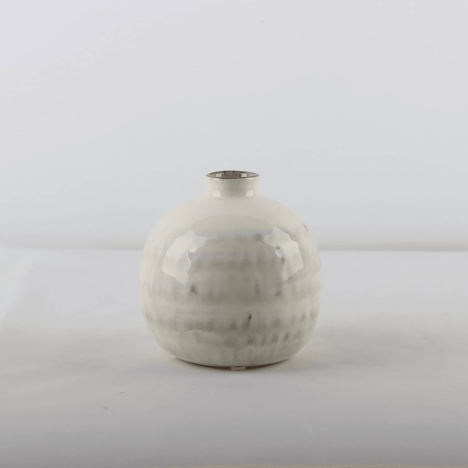 Vase blanc cassé boule H.12,5 cm - ECLOZ - Image 1